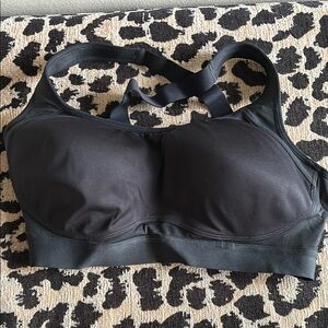 Black Seamless Sports Bra with Wide Straps